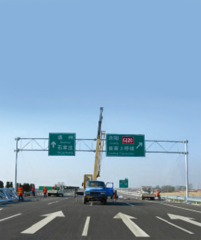 Reflecterend verkeersbord op het eerste niveau